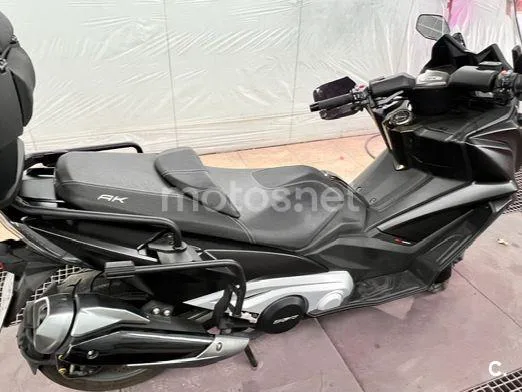Kymco AK 550 - Vista 4
