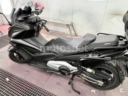 Kymco AK 550 - Vista 6