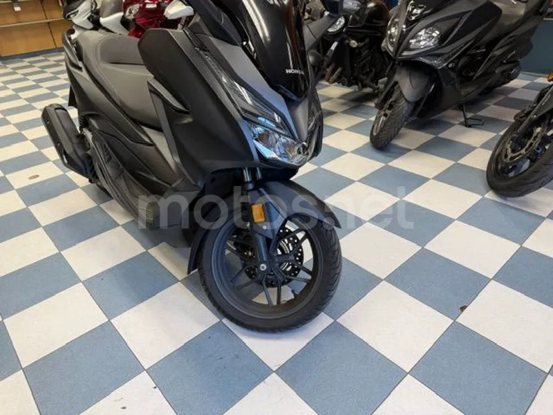 Honda Forza 125 - Vista 12