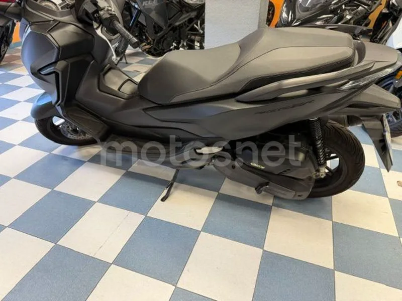 Honda Forza 125 - Vista 7
