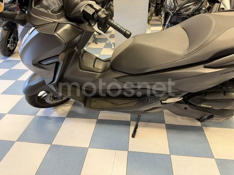 Honda Forza 125 - Vista 8