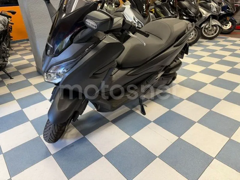 Honda Forza 125 - Vista 10