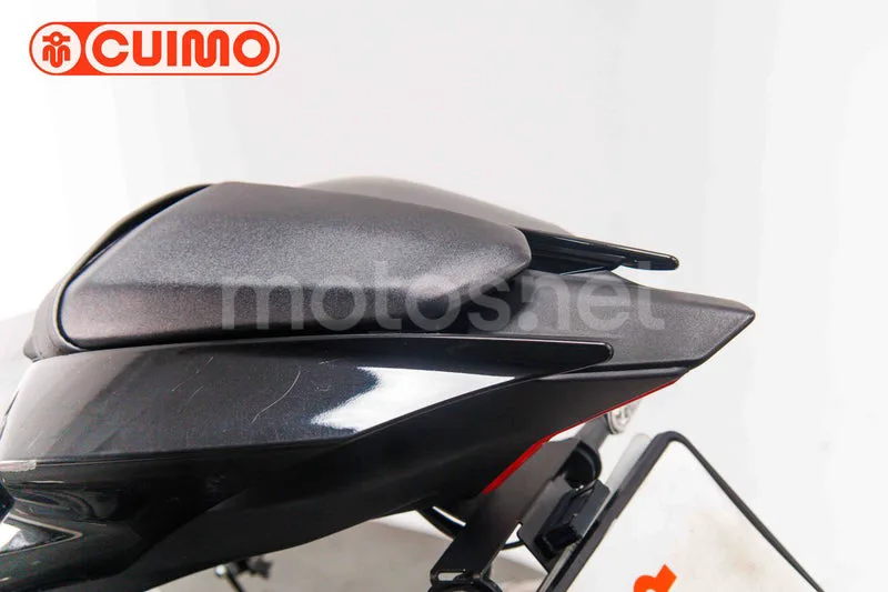 Yamaha YZF-R7 - Vista 20