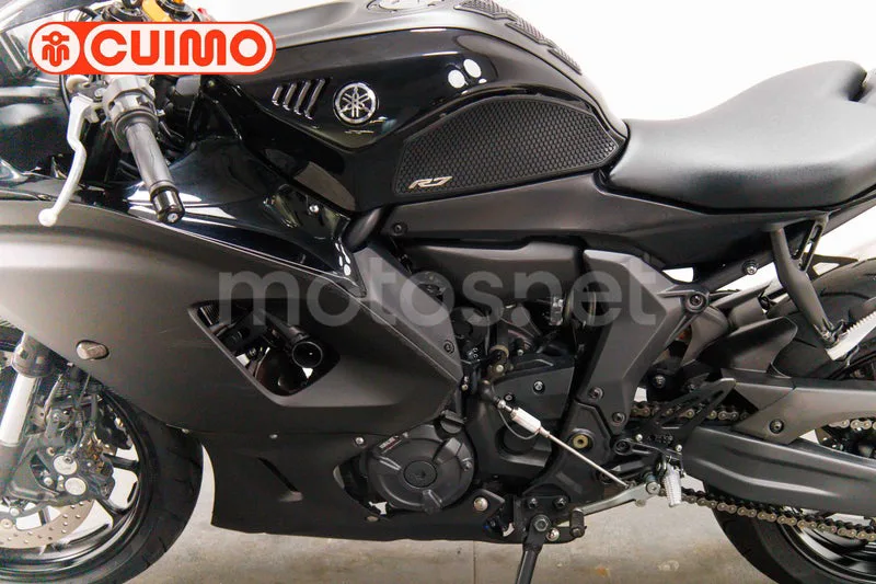 Yamaha YZF-R7 - Vista 24