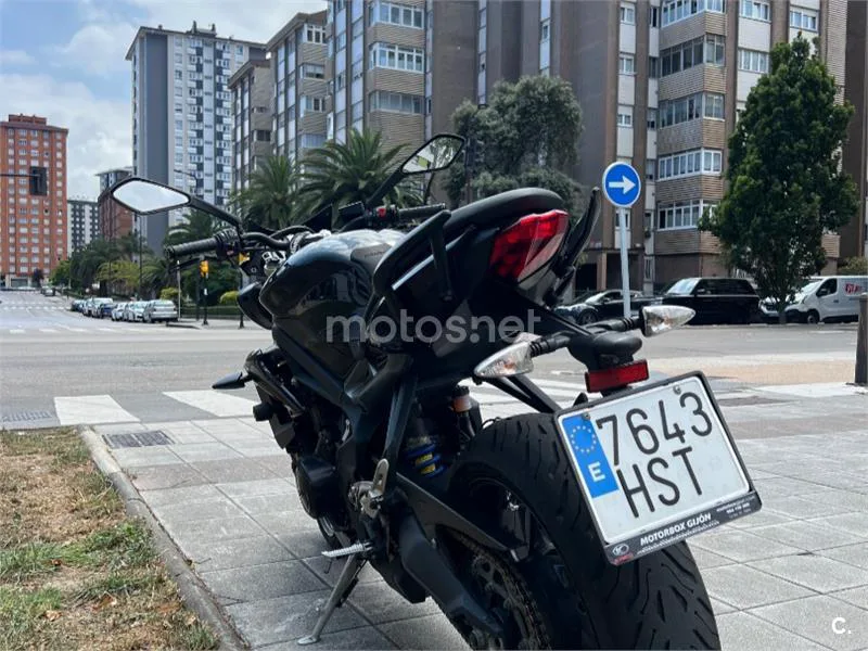 Triumph Street Triple - Vista 4