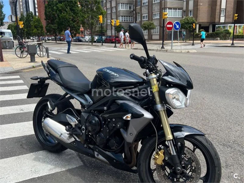 Triumph Street Triple - Vista 8