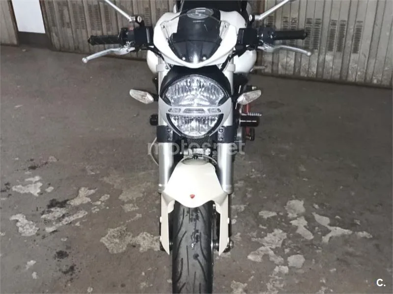 Ducati Monster 696 - Vista 3