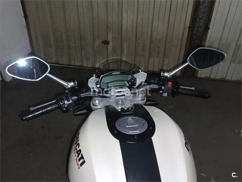 Ducati Monster 696 - Vista 5