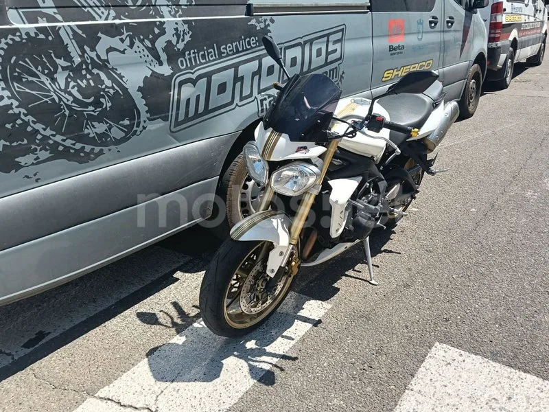 Triumph Street Triple - Vista 4