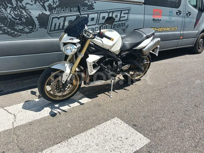 Triumph Street Triple - Vista 8