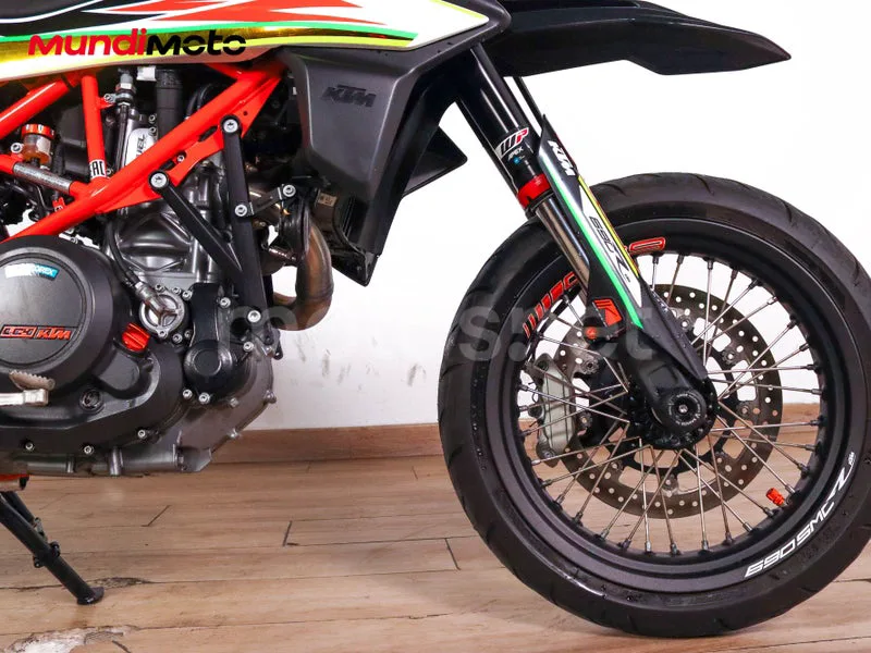 KTM 690 Duke - Vista 23