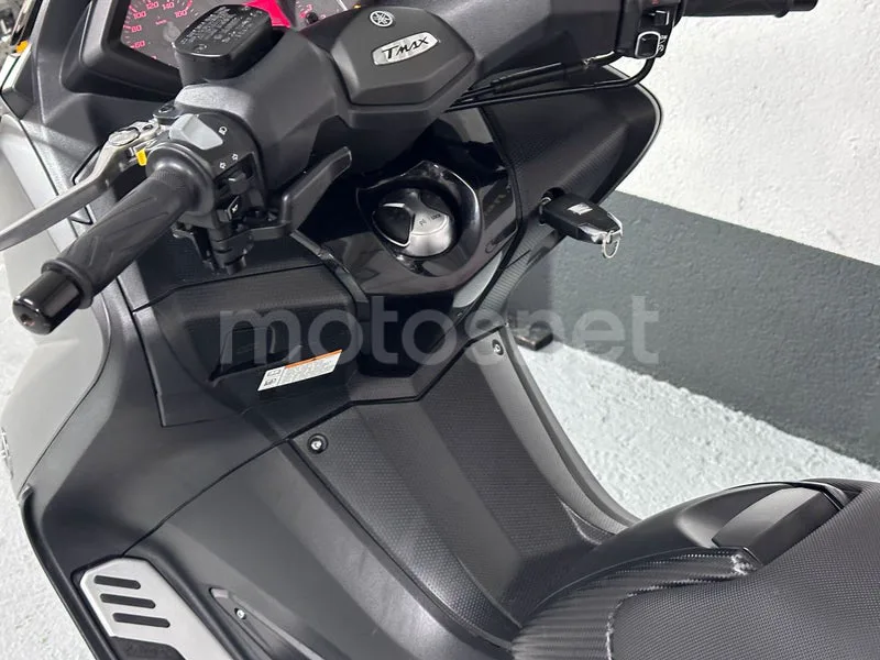 Yamaha TMAX 530 - Vista 16