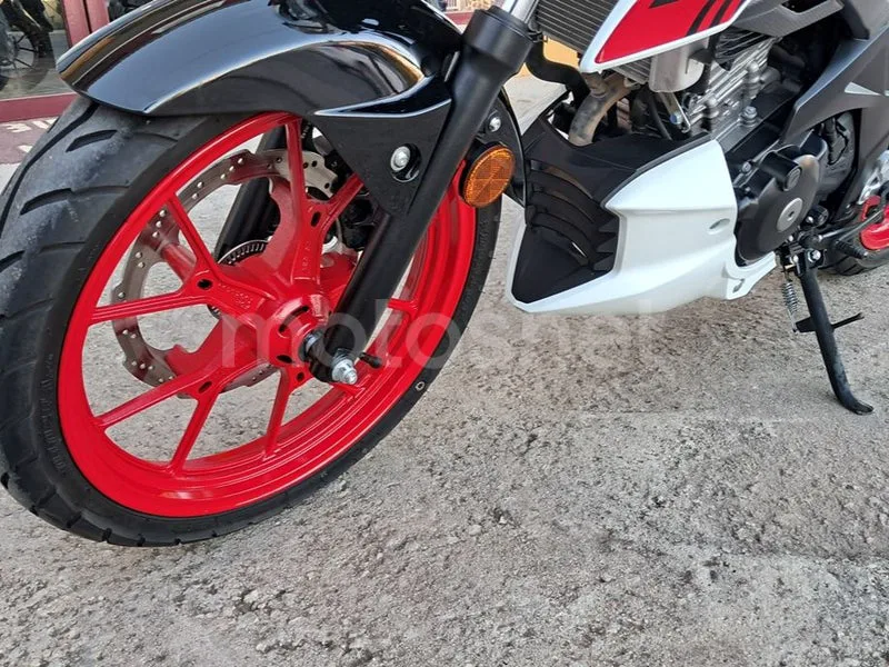 Suzuki GSX-S125 - Vista 11