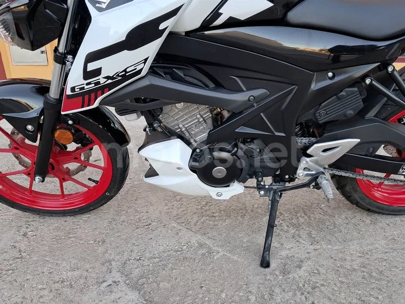 Suzuki GSX-S125 - Vista 7
