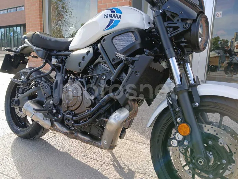 Yamaha XSR700 - Vista 3