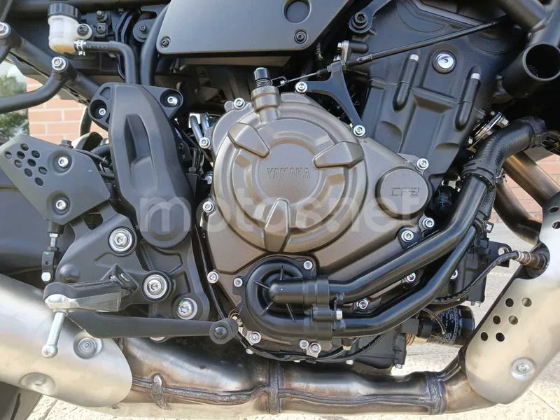 Yamaha XSR700 - Vista 21