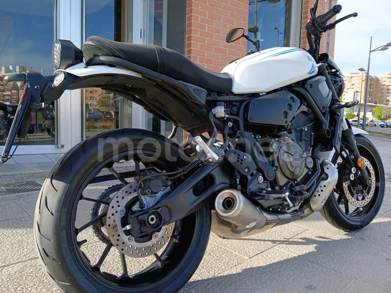 Yamaha XSR700 - Vista 24