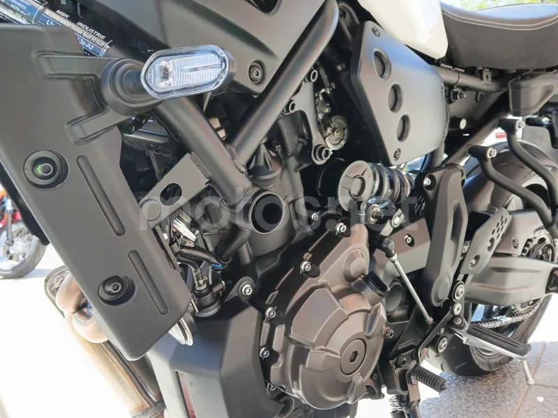 Yamaha XSR700 - Vista 15