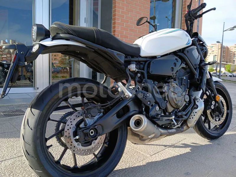 Yamaha XSR700 - Vista 3