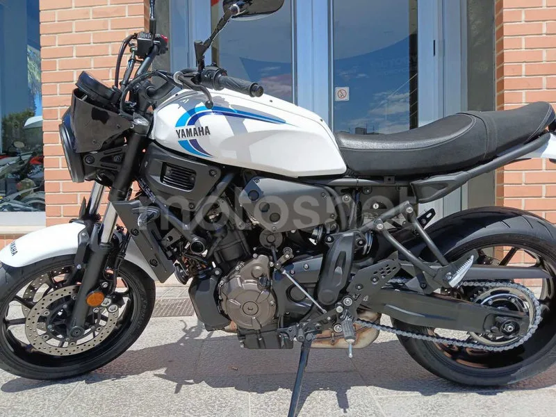 Yamaha XSR700 - Vista 4