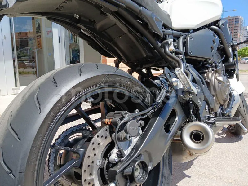 Yamaha XSR700 - Vista 16