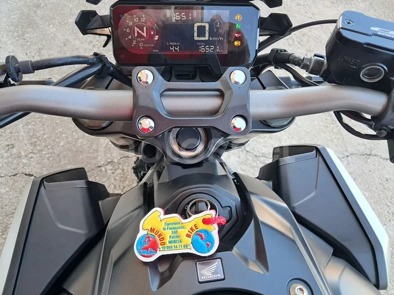 Honda CB650R - Vista 11