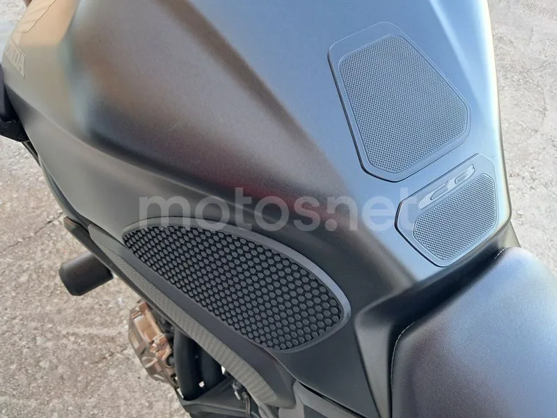 Honda CB650R - Vista 14