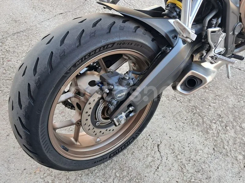 Honda CB650R - Vista 18