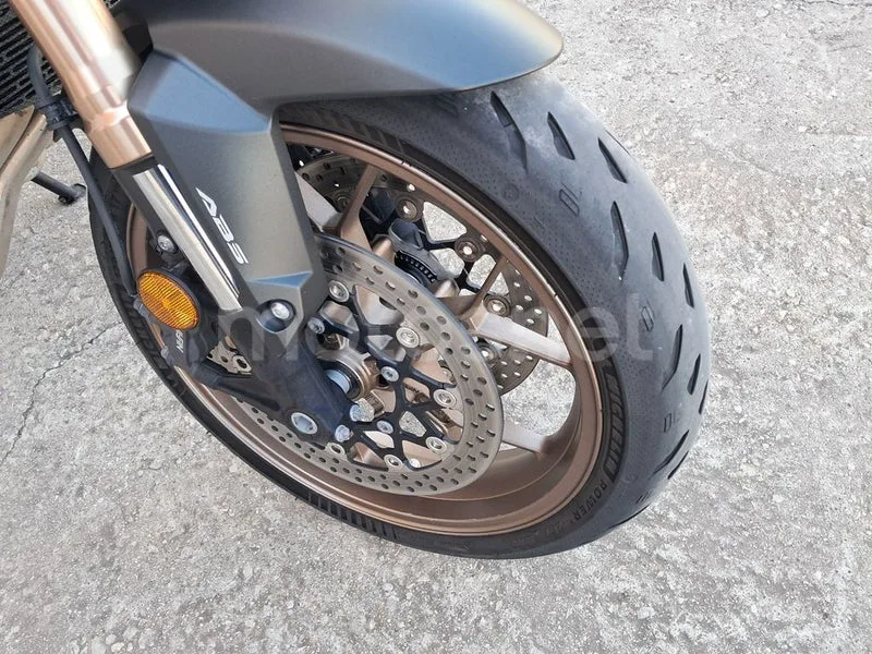 Honda CB650R - Vista 19
