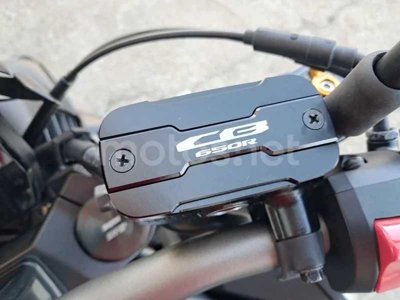 Honda CB650R - Vista 20