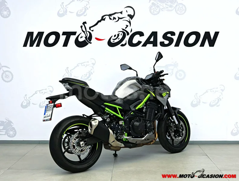 Kawasaki Z900 - Vista 3