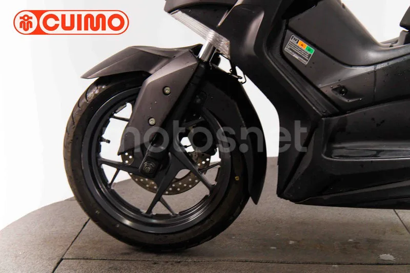 Yamaha XMAX 300 - Vista 22