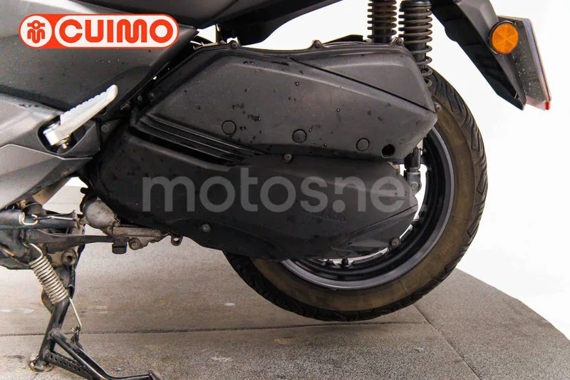 Yamaha XMAX 300 - Vista 23