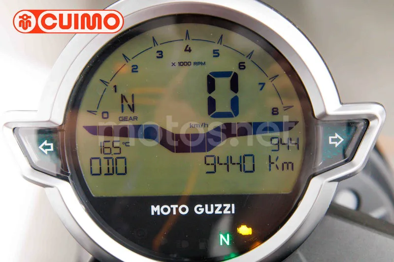Moto Guzzi V7 - Vista 45