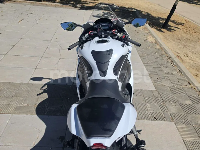 Kawasaki Ninja ZX-10RR - Vista 6