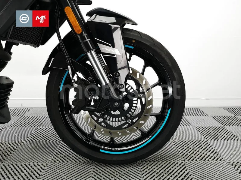 CFMOTO 125 NK - Vista 12