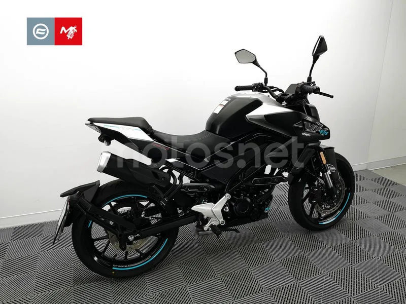 CFMOTO 125 NK - Vista 4