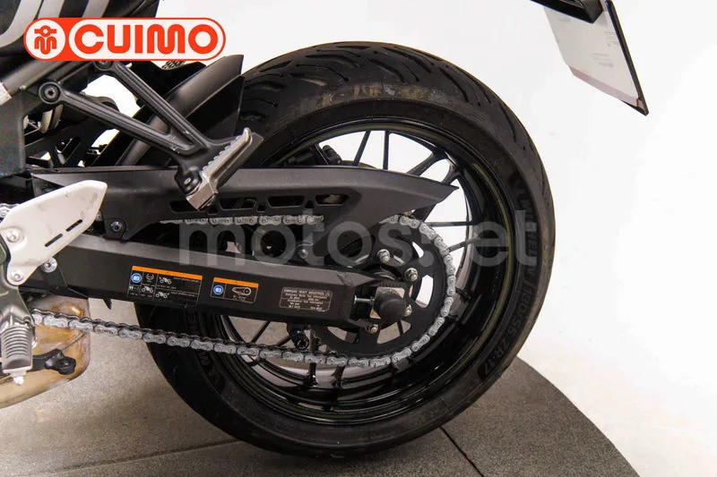 Kawasaki Z900RS - Vista 26