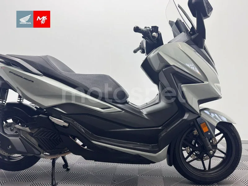 Honda Forza 125 - Vista 3