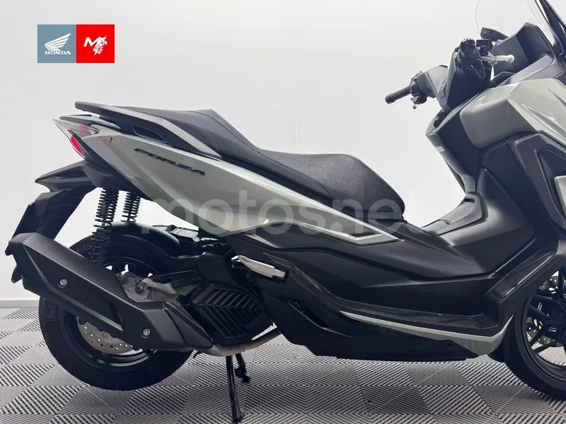 Honda Forza 125 - Vista 4