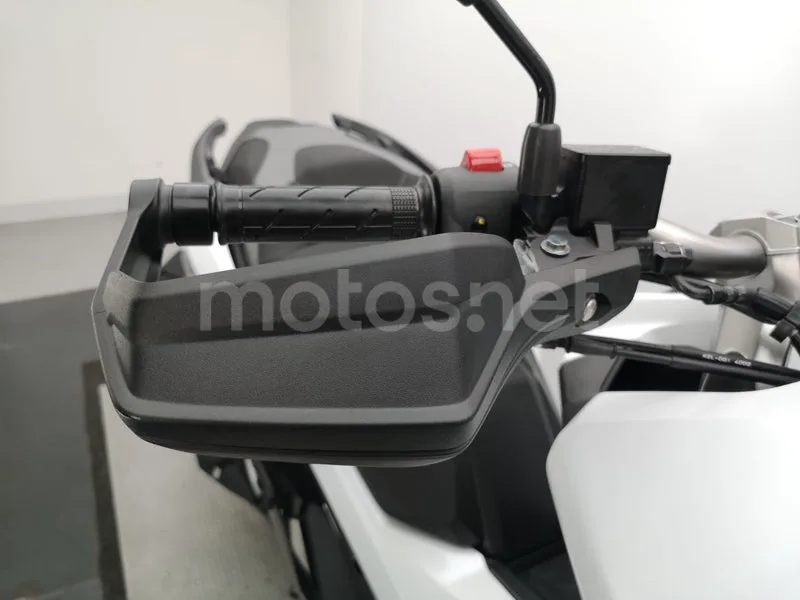 Honda ADV350 - Vista 12