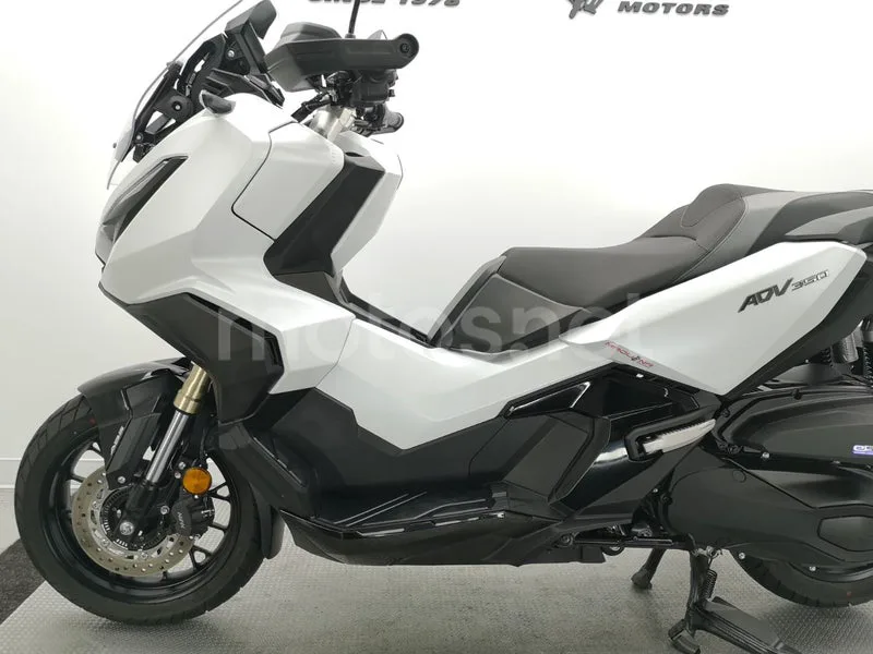 Honda ADV350 - Vista 19