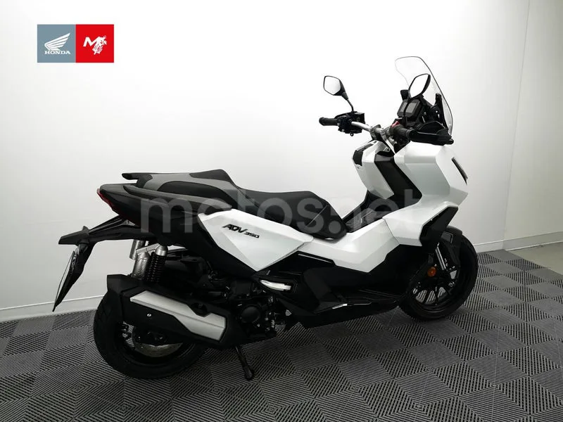 Honda ADV350 - Vista 23