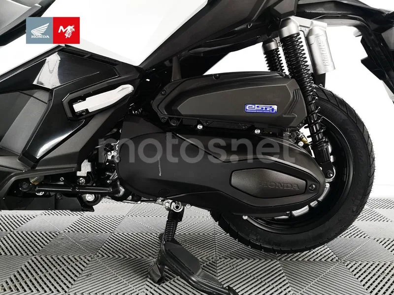 Honda ADV350 - Vista 38