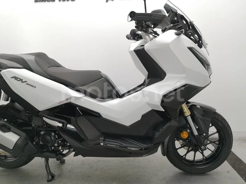 Honda ADV350 - Vista 6