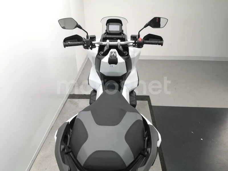 Honda ADV350 - Vista 7