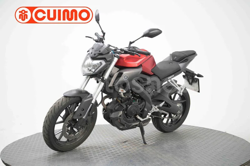 Yamaha MT-125 - Vista 18