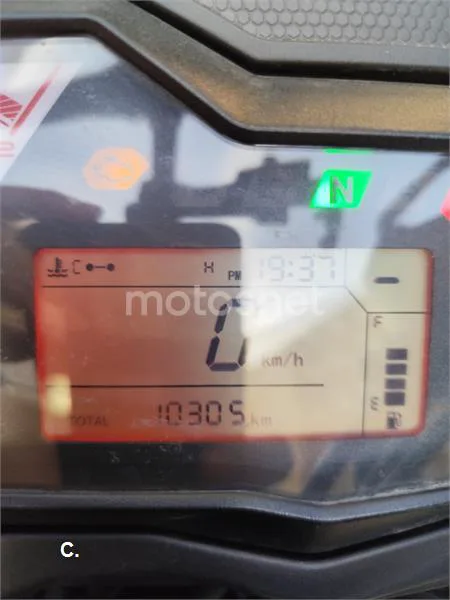 Benelli TRK 502 - Vista 8