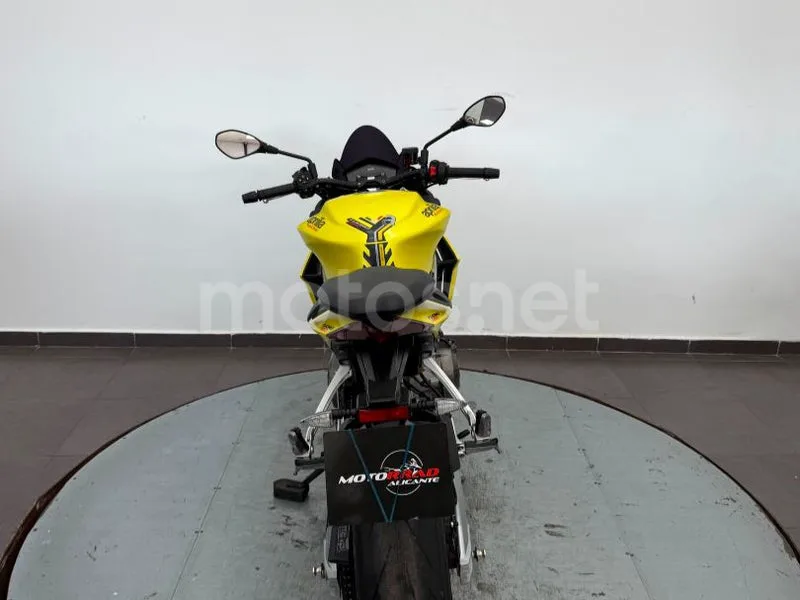Aprilia Tuono 660 - Vista 3