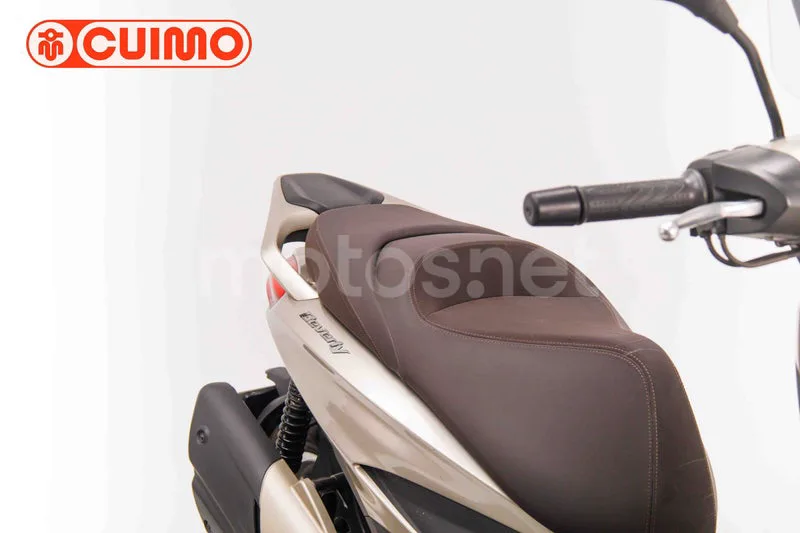 Piaggio Beverly 400 - Vista 12